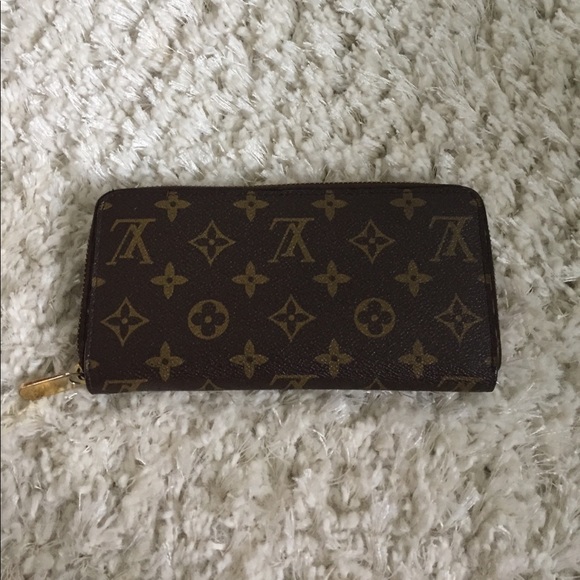 used lv wallet