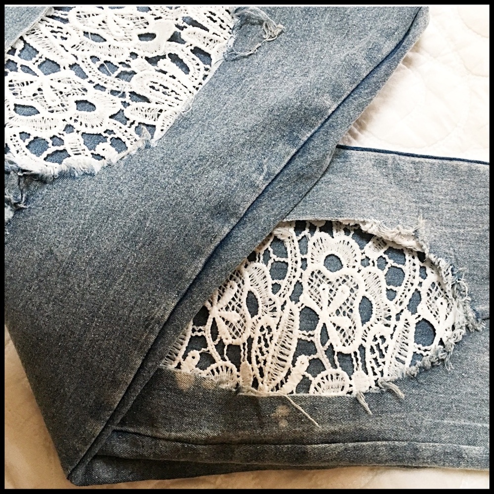 Destroyed Boyfriend Crop Jeans - Picture 6 of 8