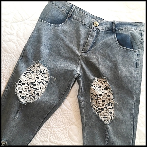 Destroyed Boyfriend Crop Jeans - Picture 3 of 8