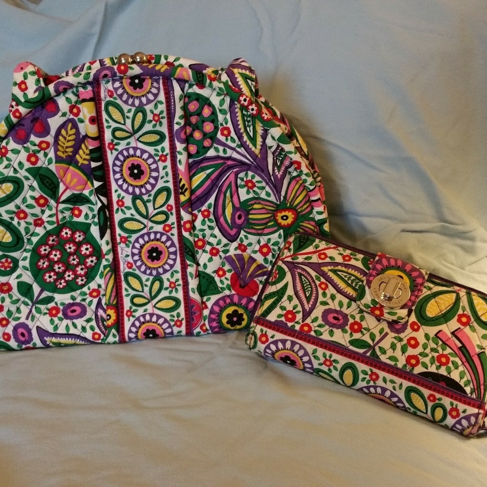 Vera Bradley kisslock Purse/Wallet in Viva la Vera