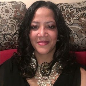 Meet your Posher, Raquel