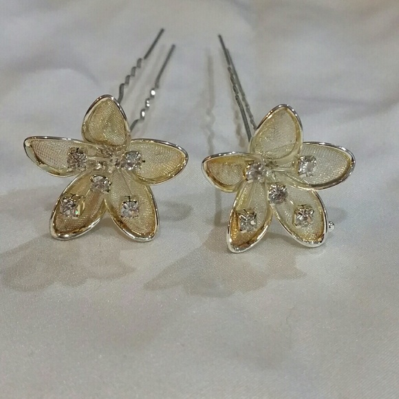 Delicate Flower Hair Pins - Picture 1 of 3