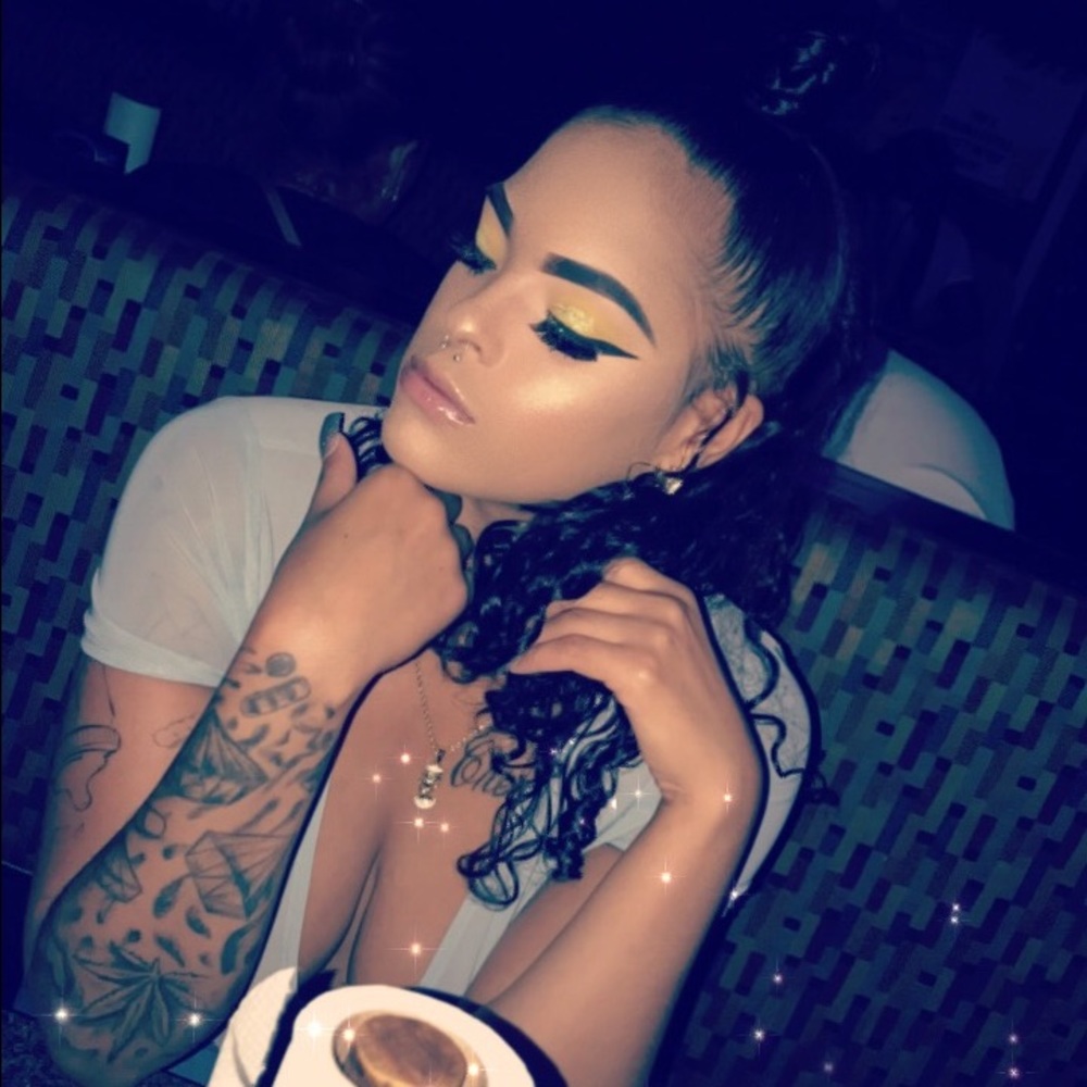 Meet your Posher, Mia