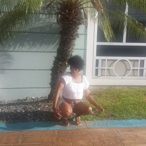 Meet your Posher, Monique