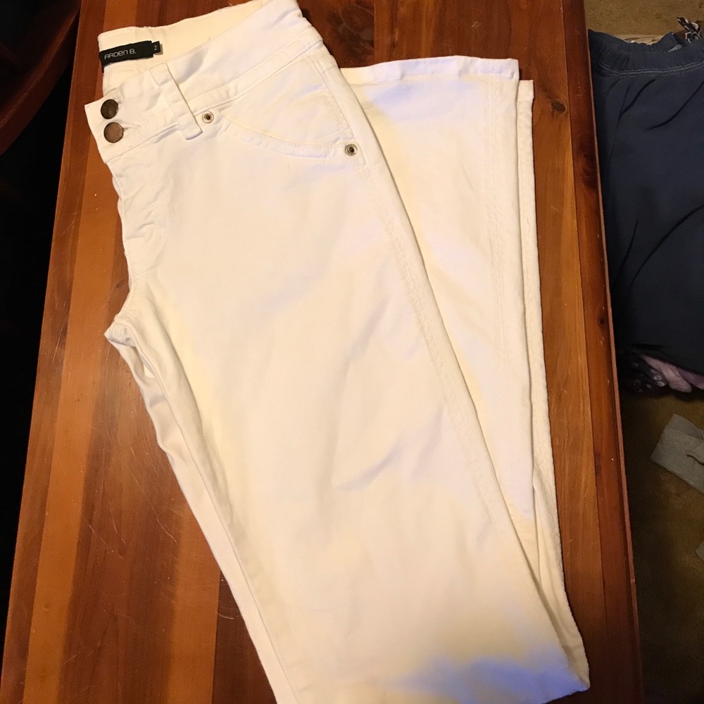 Arden B. Sz 2 white flare leg jeans