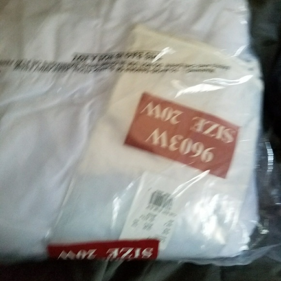 Oleg Cassini Wedding Gown - Picture 2 of 3