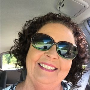 Meet your Posher, Monica