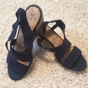 Adorable Navy Blue elastic strap wedges