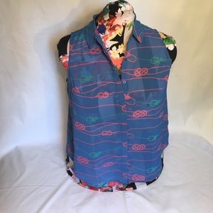 L'amour split back sleeveless collared top