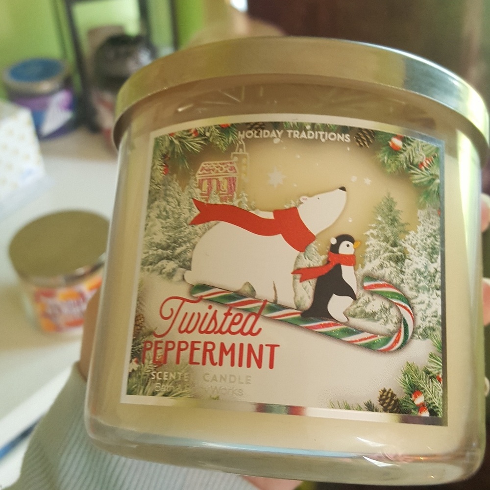 Bath & Body Works Twisted peppermint candle
