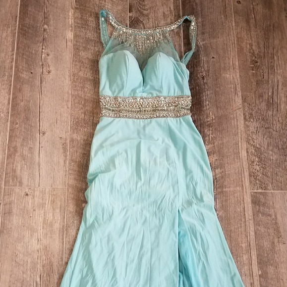 Gorgeous prom event gown - Picture 1 of 3
