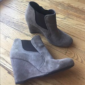 Børn Crown Tan Suede Wedge Ankle Boots