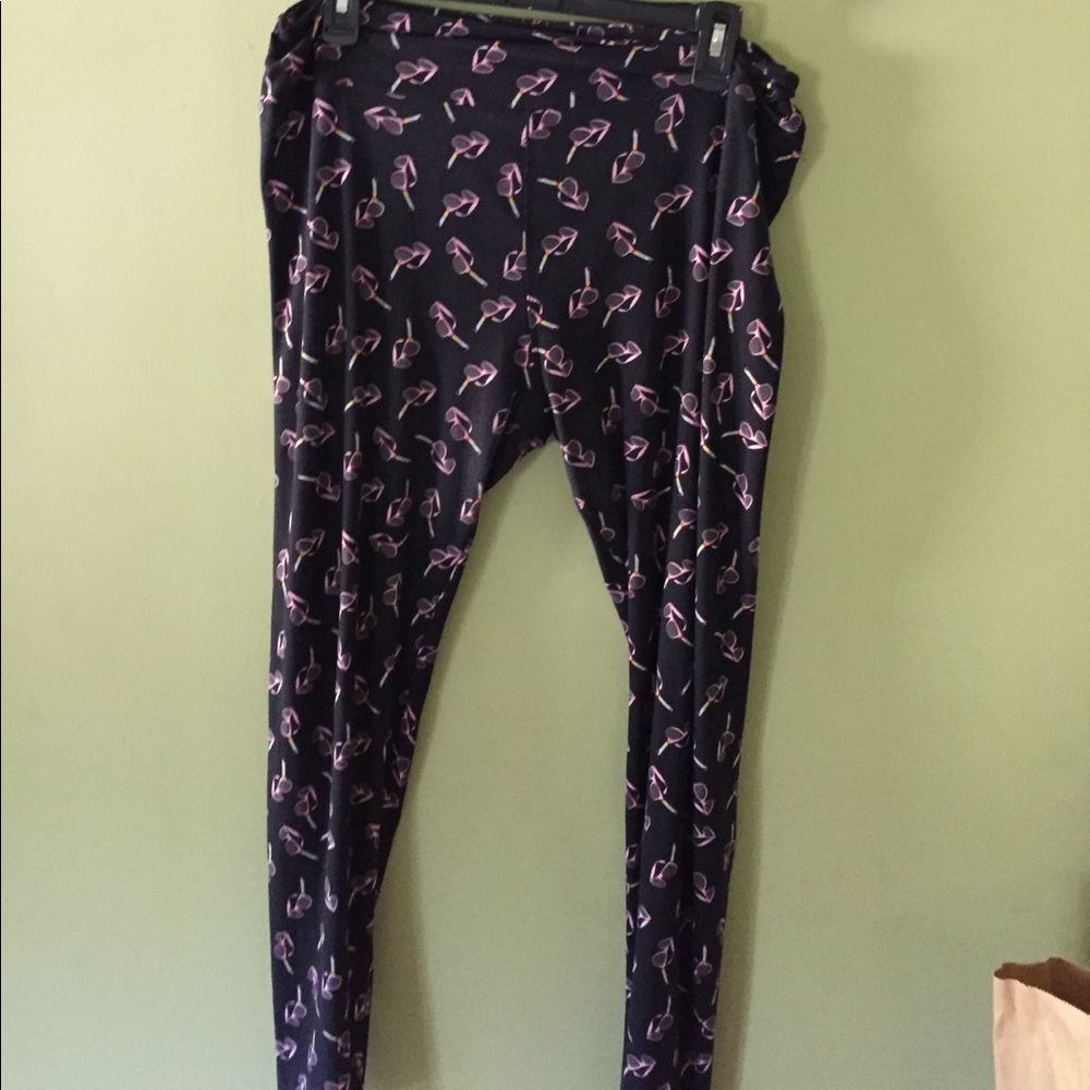 LulaRoe TC Leggings with sunglasses