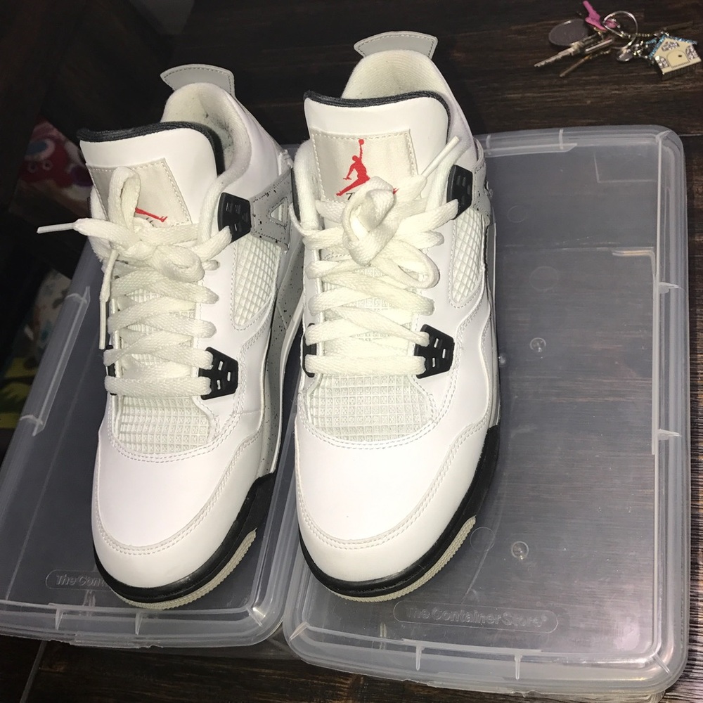 Jordan 4s