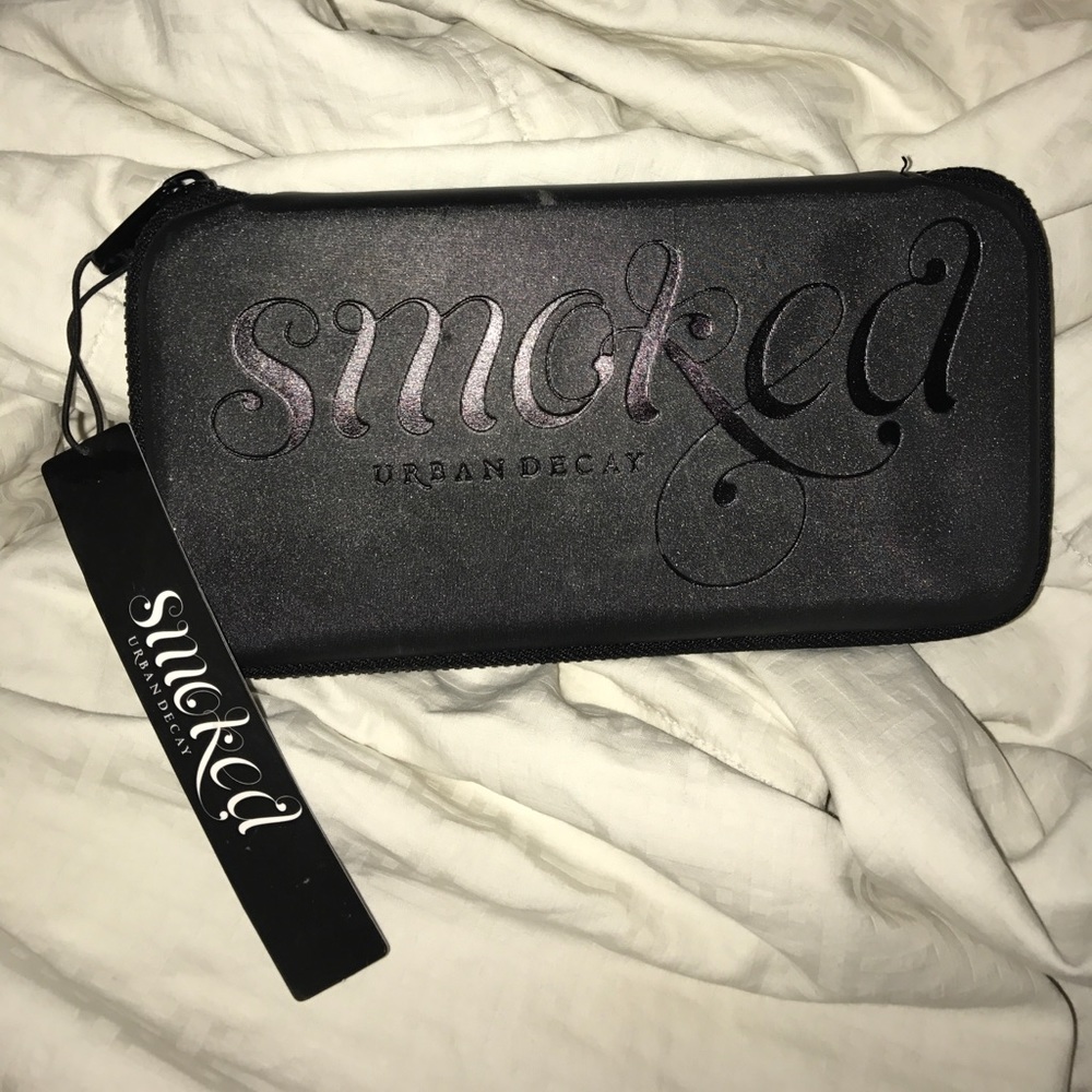 Urban Decay Smoked Eyeshadow Palette with liner!