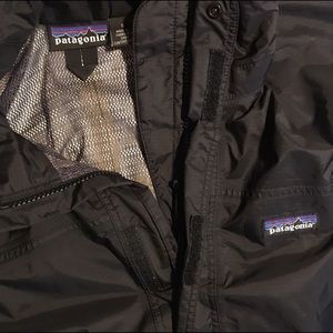 BLACK PATAGONIA RAINCOAT
