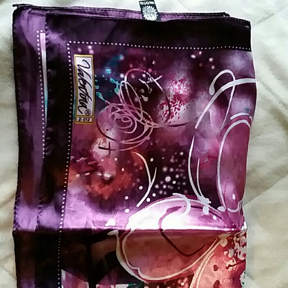 34" beautiful square scarf,never worn