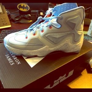 Nike Lebrun 13 XMAS ed. Size 5Y. NIB deadstock