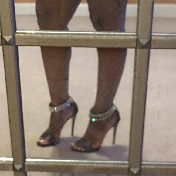 Sold!!!!!!!!!Giuseppe heels - Picture 8 of 8