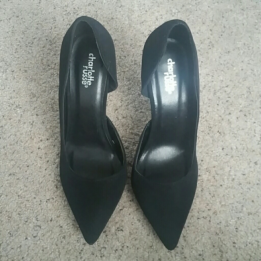 Black pumps?