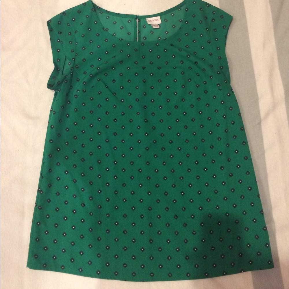 Cute green blouse!