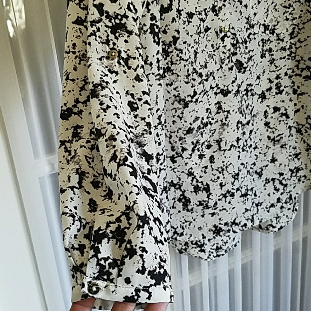 **WEEKEND SALE** Women's black and white blouse - Picture 2 of 4