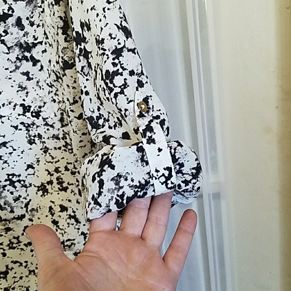 **WEEKEND SALE** Women's black and white blouse - Picture 3 of 4
