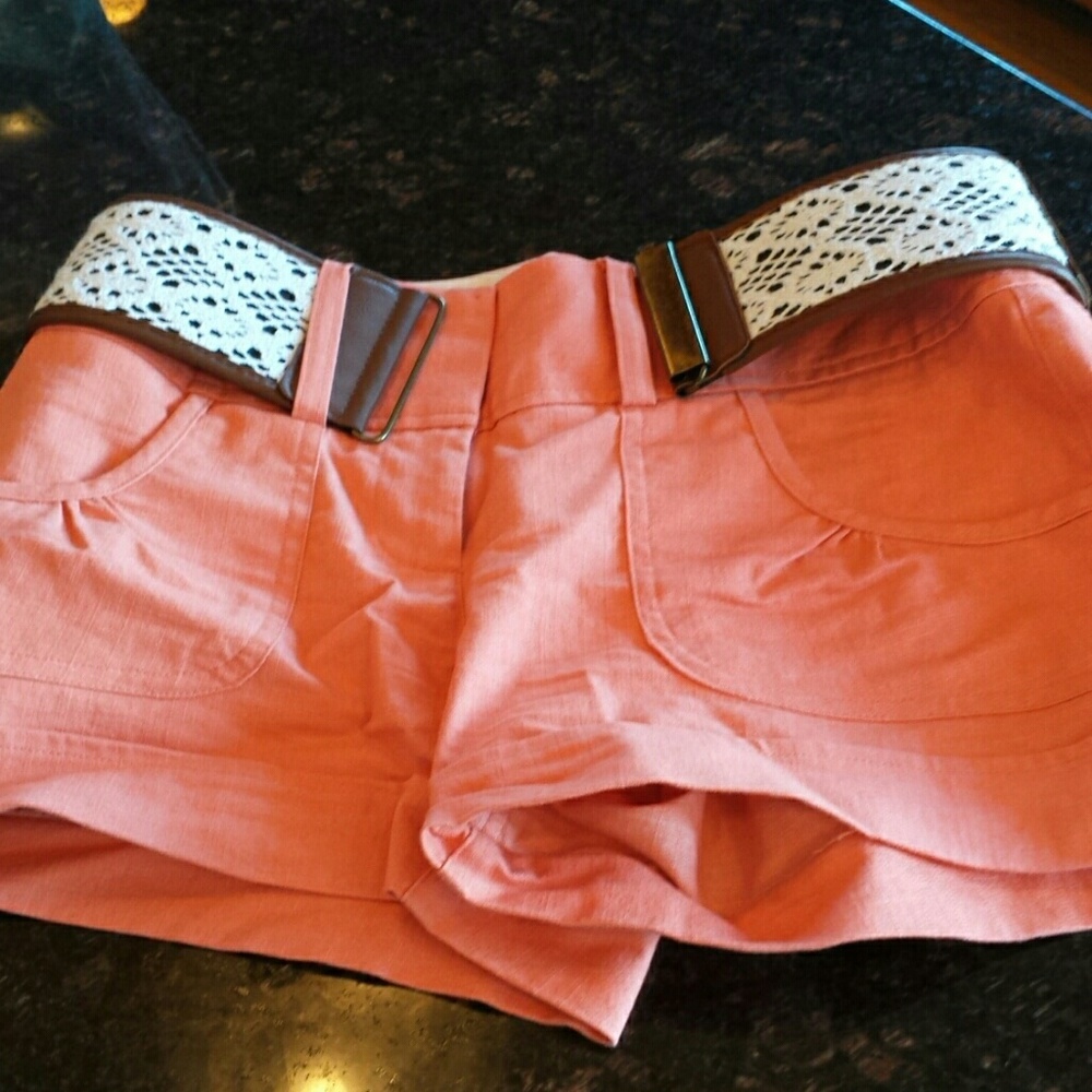 Shorts with belt