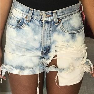 High waist Levi shorts