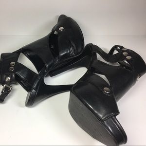 Hypnotic Studded Platforms