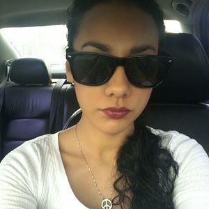 Meet your Posher, Crystal