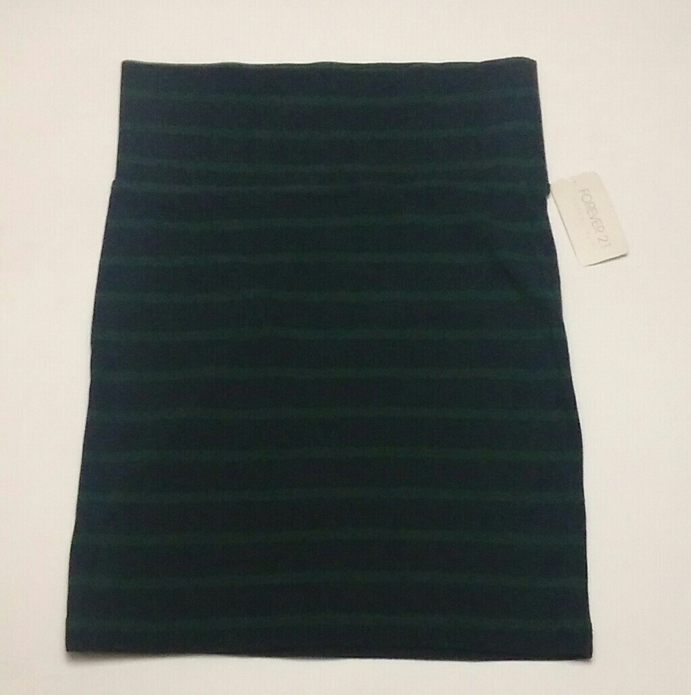 Navy and green skirt 🔵