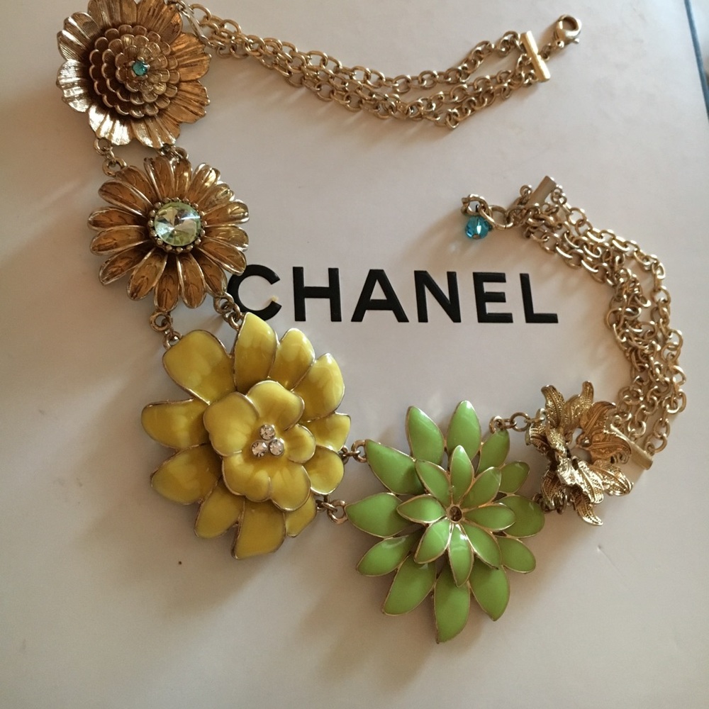 Gold tone statement necklace