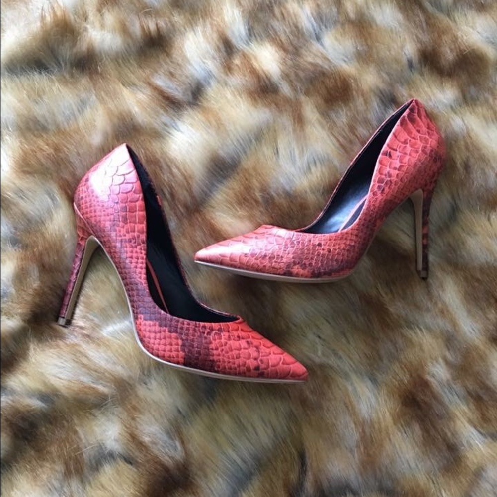 Charles David - Red Snakeskin Pointed Toe Pump