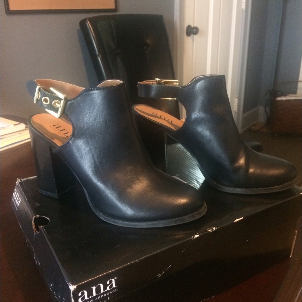 Black bootie