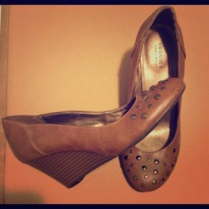 Size 7, brown wedges