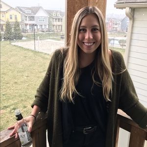 Meet your Posher, Devin