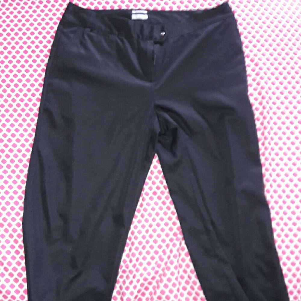 black capri Izod golf pants