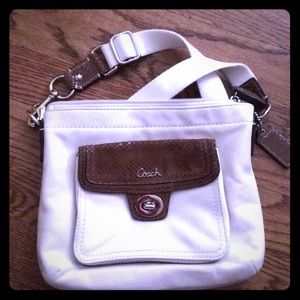 Gorgeous coach bag!!!!! White crossbody