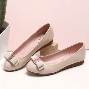 women's beige color flats shoes