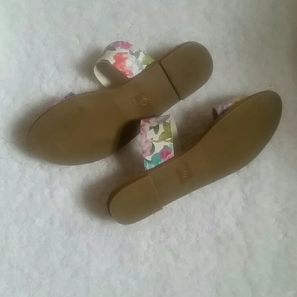 (PRICE FINAL ) Bonnibel Floral Slide Sandals - Picture 3 of 3
