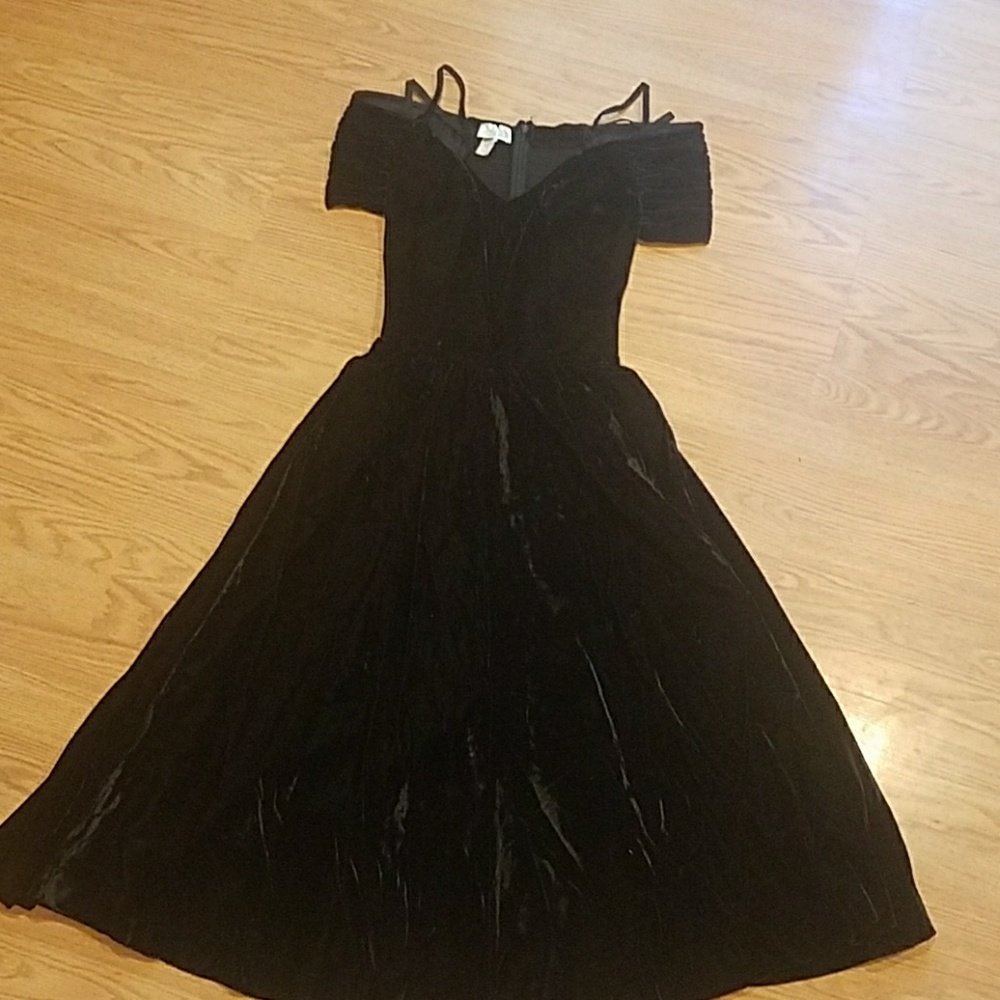 Vintage 1980's black sweetheart neck formal dress