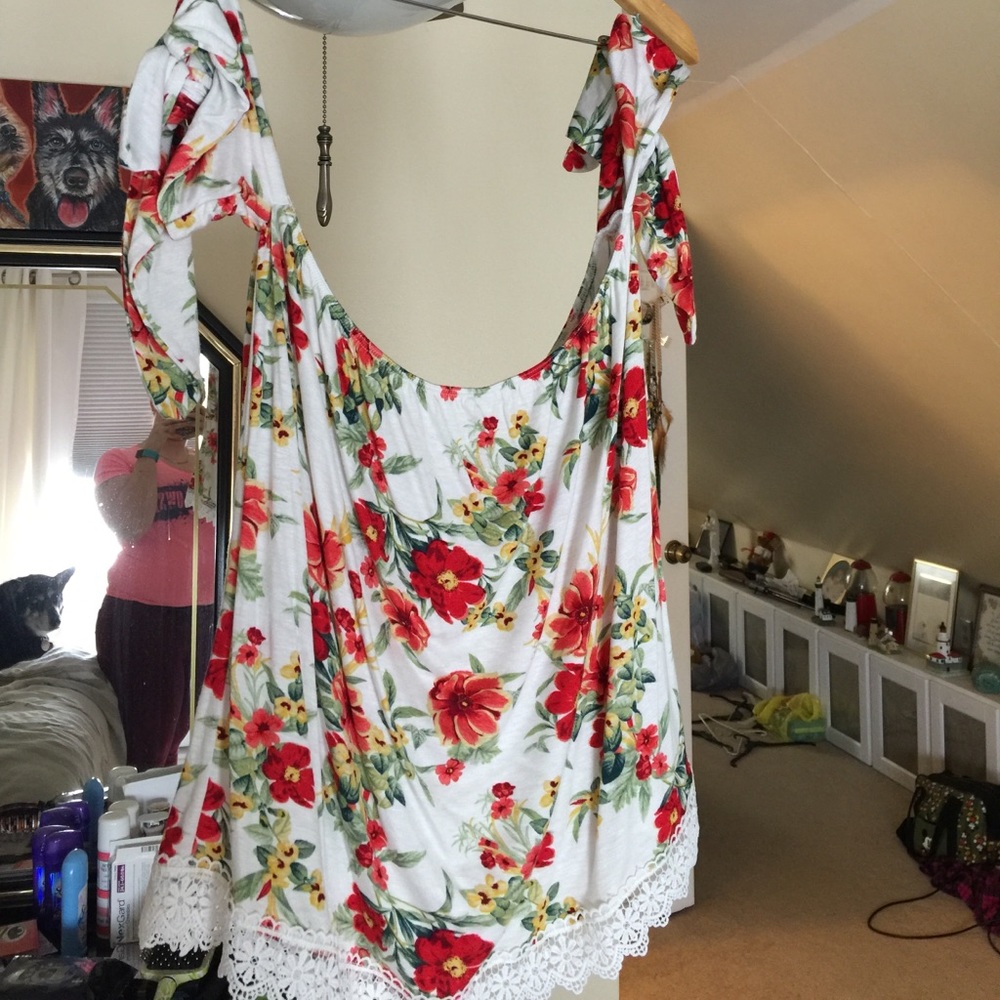 NWT Floral Crop Top Charlotte Russe