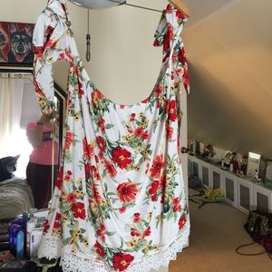 NWT Floral Crop Top Charlotte Russe