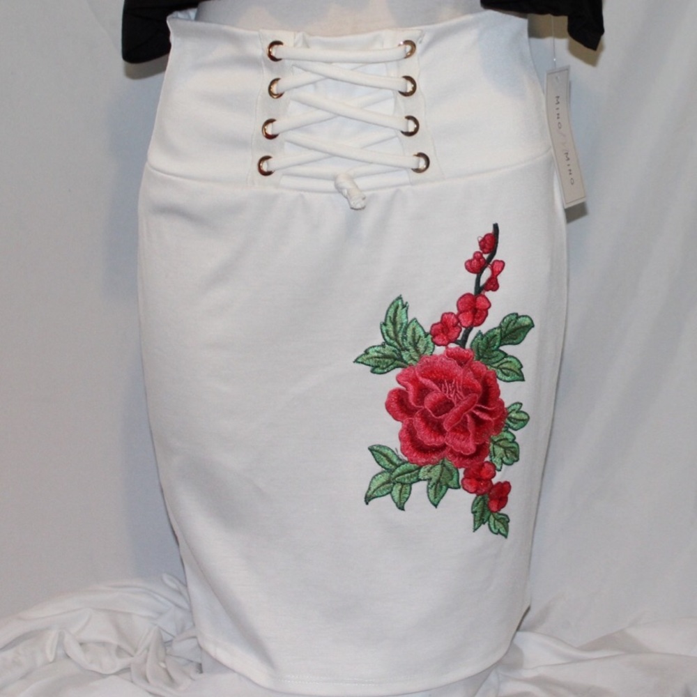Trending! Embroidered floral lace grommet skirt