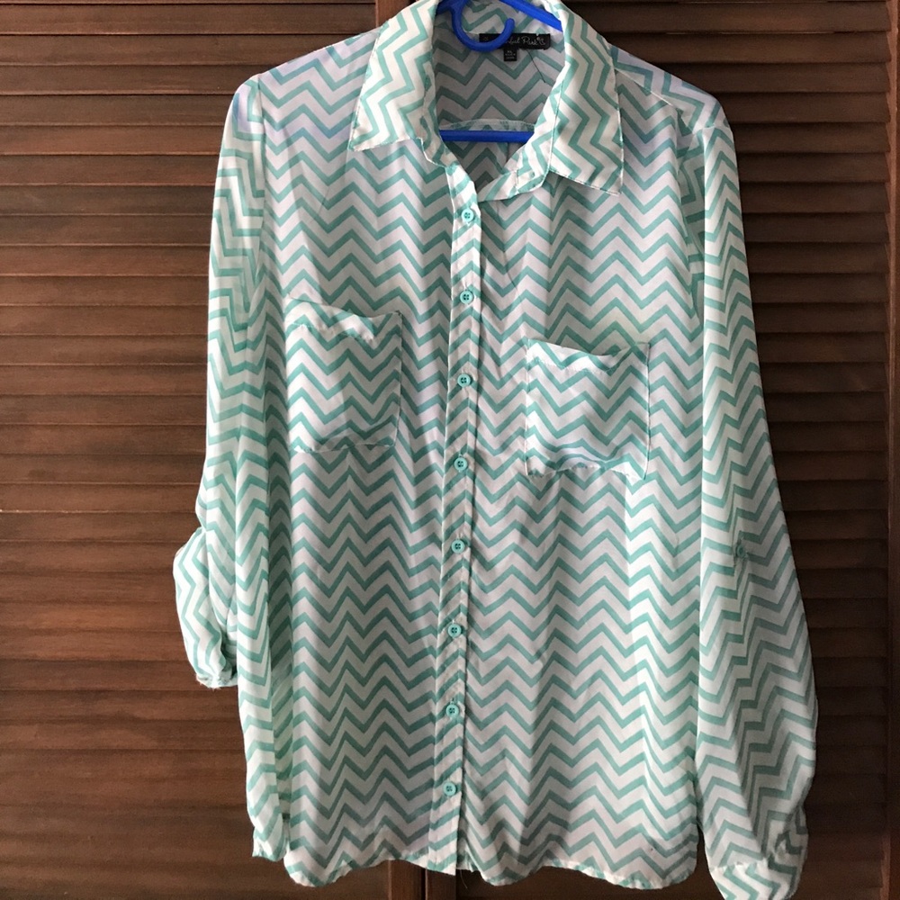 🐠 summer clearance 🐠 Chevron blouse