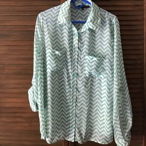 🐠 summer clearance 🐠 Chevron blouse