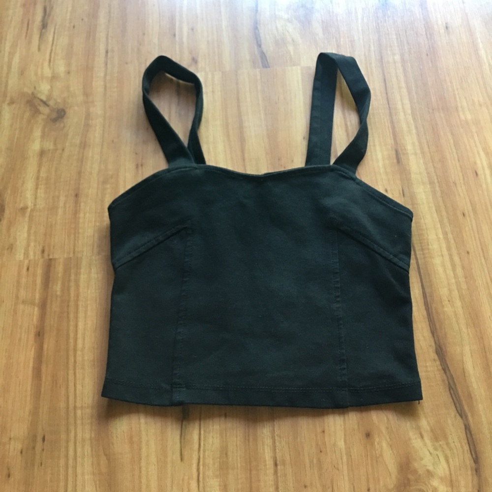 Black zip up crop top