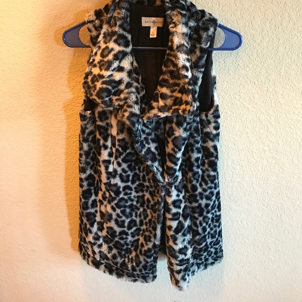 Leopard print faux fur vest