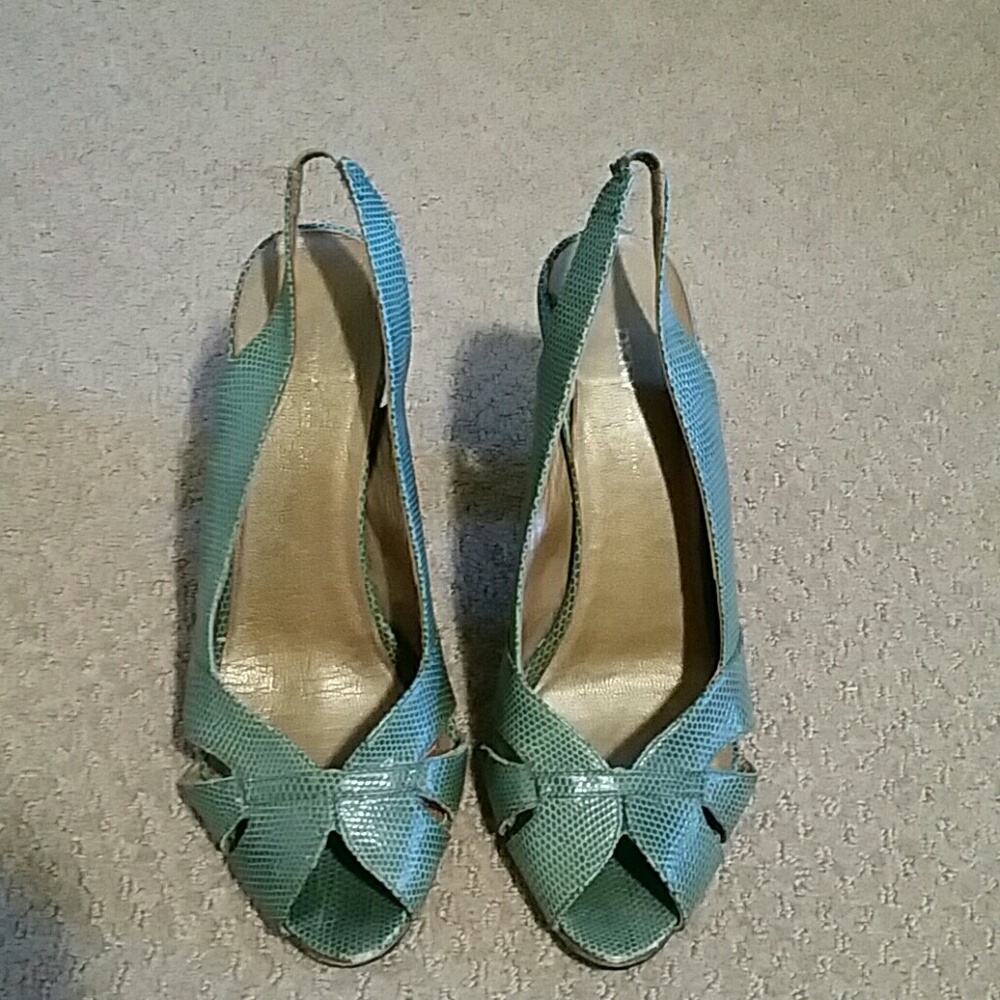 Green snakeskin DKNY vintage looking pumps